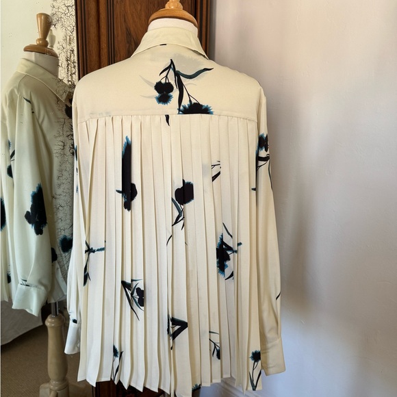 Beautiful Blouse made in Italy , bought in Florence - Picture 2 of 3